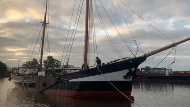 commercial sail cargo ship