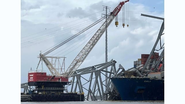 crane at bow of Dali