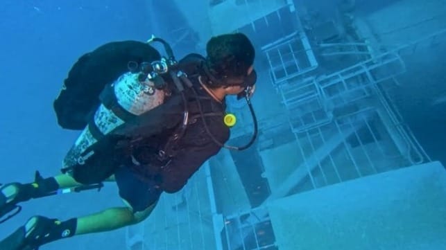 Diver at wreck site of Manawanui
