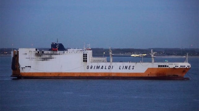 Grande Brasile hulk being towed away