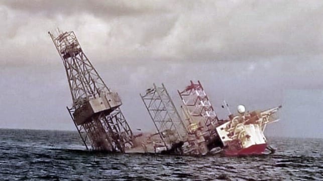jack-up rig sinks in Malaysia 