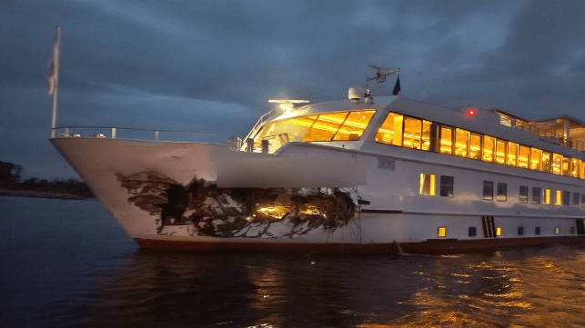 An unnamed river cruise boat sustained serious damage in a collision on the Rhine on Saturday (Duisberg Water Police)