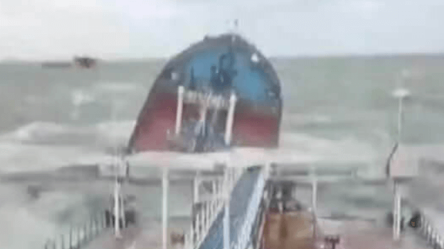 Russian oil tanker sinking