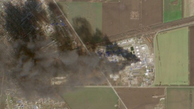 Smoke rises from the Tikhoretsk pumping station, March 12 (Sentinel-2 / Radio Liberty)