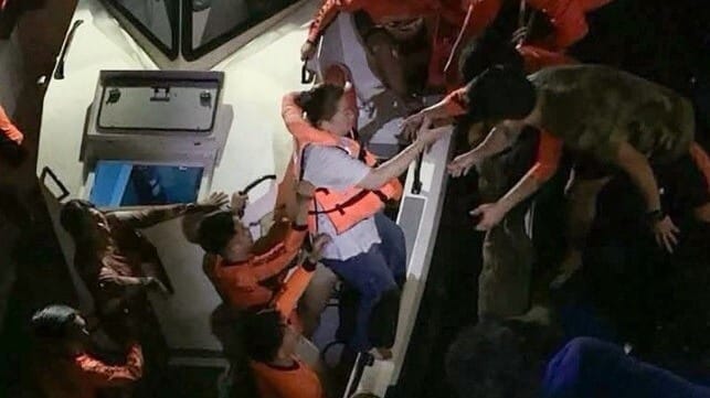 Survivors from the sinking come ashore (PCG)
