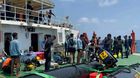 Salvage divers prepare to start another search at the wreck site (Basarnas)