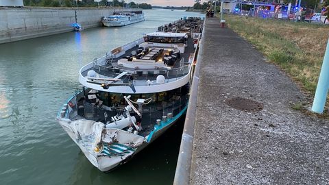 Cruise ship damage