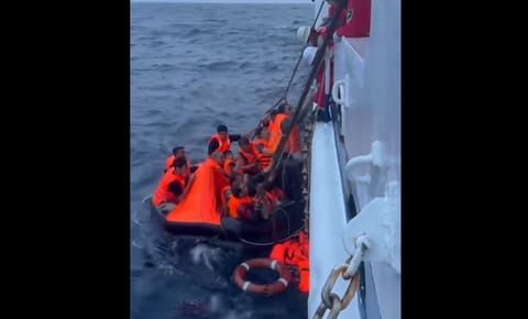 Chinese forces rescue survivors from the Khoi Nguyen 18 (PLA)