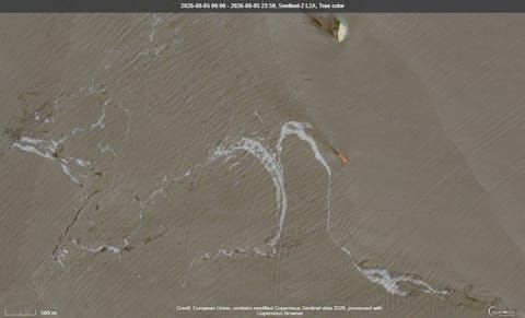 Minoan Pioneer, center right, drifts among oil slicks on August 5 (Copernicus / Sentinel-2)