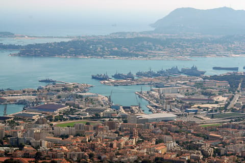 The Toulon naval harbor, 2009 (Jesfr / CC BY SA 3.0)