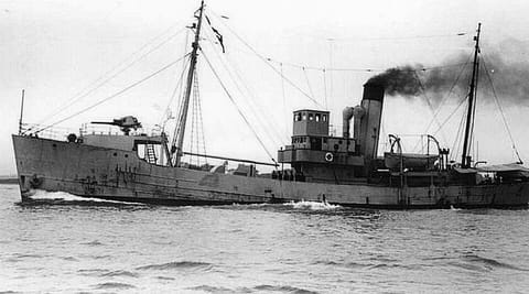 The up-gunned trawler HM Agate, 1941 (unknown / public domain)