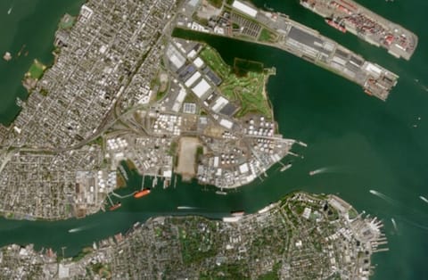 Tankers at a fuel terminal in Bayonne, New Jersey (Sentinel-2 / Copernicus)