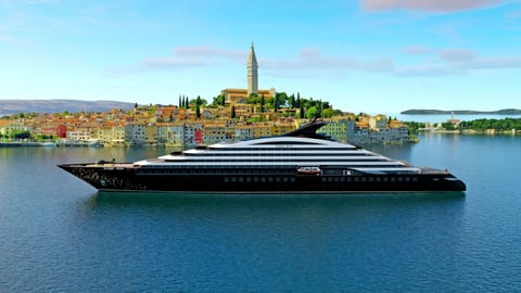 Scenic discovery yacht