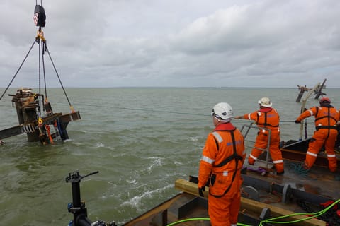 removal of masts from WWII wreck