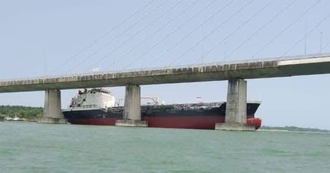 tanker stuck on roadway bridge