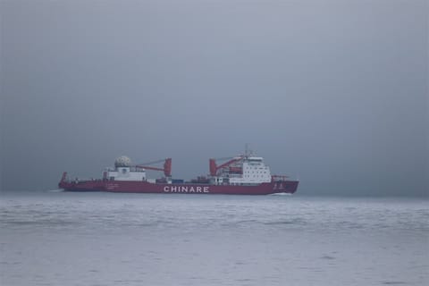 Xue Long Chinese research ship