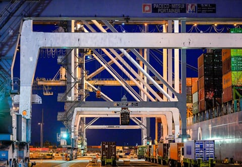 container handling Port of Long Beach
