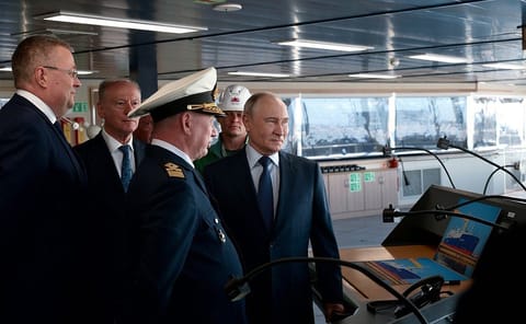 Inspecting LNG tanker at the Zvezda shipyard