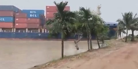 containership stuck on riverbank