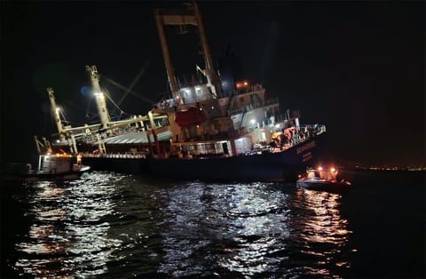 listing cargo ship