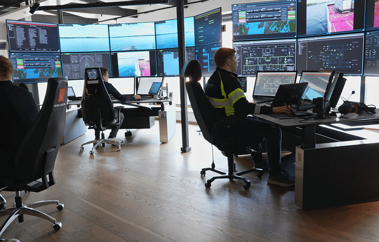 Here, the onshore bridge crew can monitor multiple vessels at the same time. Photo: Jørn Stenersen, Kongsberg Maritime