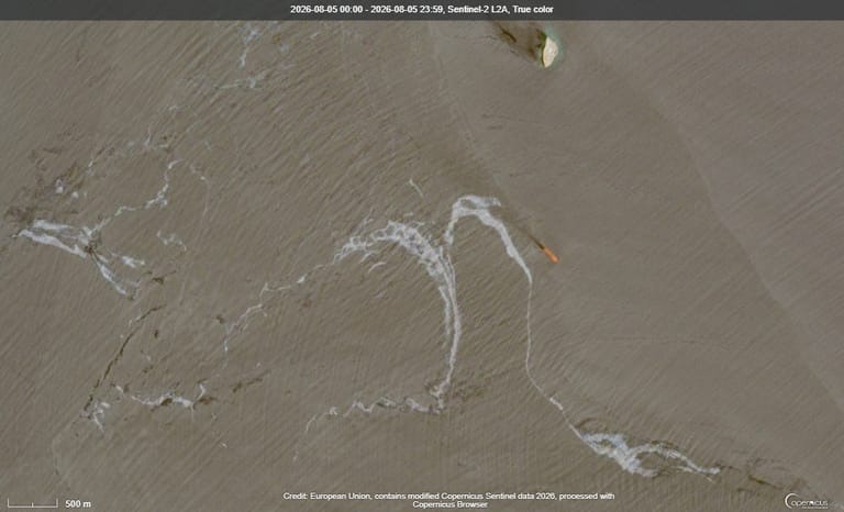 Minoan Pioneer, center right, drifts among oil slicks on August 5 (Copernicus / Sentinel-2)