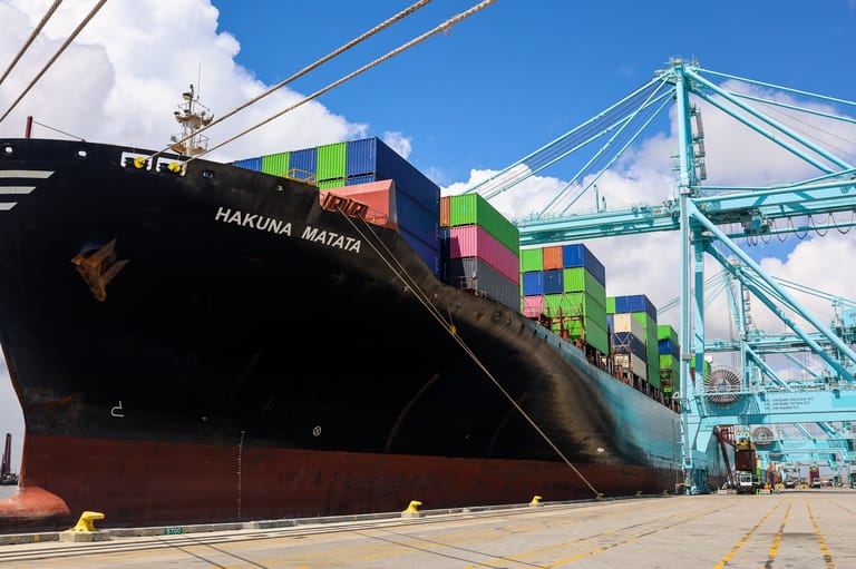 SeaLead was used by Iranian sanctions-busting networks but appeared legitimate, even running sailings to Jacksonville with its 6,661 TEU container ship Hakuna Matata (JAXPORT press handout, 2022)