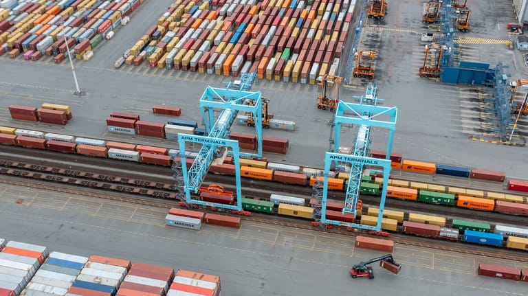 New Rail Service Boosts Swedish Forest Exports Through the Port of Gothenburg
