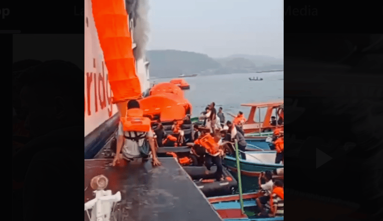 Passengers abandoned ship by all available means and were evacuated by small fishing boats from the harbor (Indonesian social media)