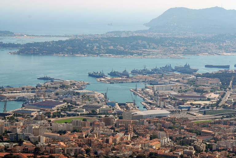 The Toulon naval harbor, 2009 (Jesfr / CC BY SA 3.0)