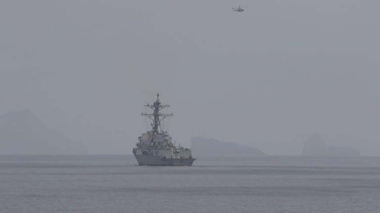 A U.S. Navy destroyer moves through the haze in the Strait of Hormuz (USN file image)