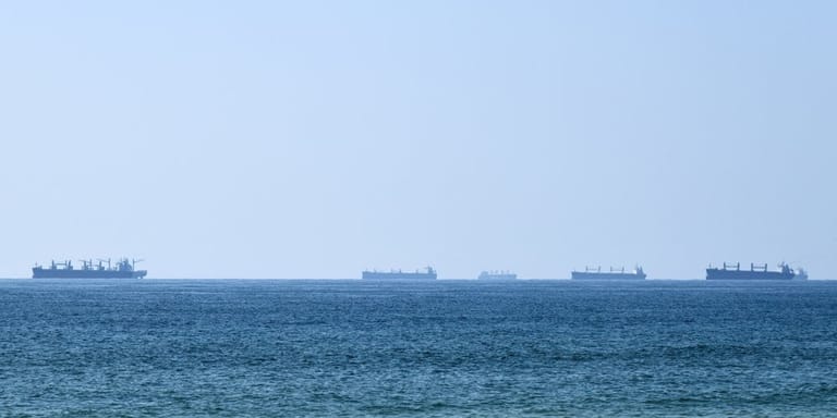 ships anchoredi nthe Persian Gulf