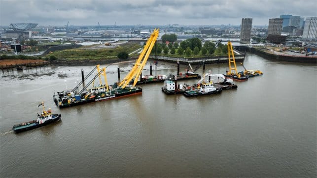Lifting operation for sunken inland cargo ship
