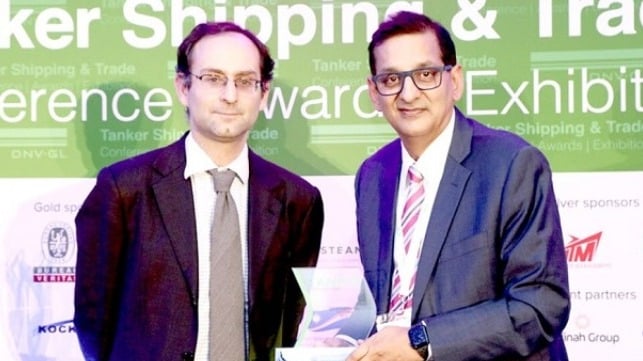 L-R Edwin Lampert, Head of Content for Riviera Maritime Media, presenting the Environment award to Atul Vatsa, Thome's VP of Compliance & Marine Safety.