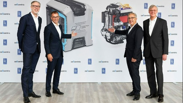 Rolls-Royce will use fuel cell modules from cellcentric in the future as the basis for integrated and CO2-free emergency power supply solutions of the mtu product and solution brand for data centers. A corresponding contract has now been signed by (from left) Perry Kuiper (President Sustainable Power Solutions at Rolls-Royce's Power Systems business unit), Andreas Schell (CEO of Rolls-Royce Power Systems), Dr. Matthias Jurytko (CEO cellcentric) and Prof. Dr. Christian Mohrdieck (CKCO of cellcentric). First pilot installations at customers are planned for 2023.