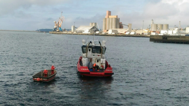 © PIRIOU_Tug unloading in Brest