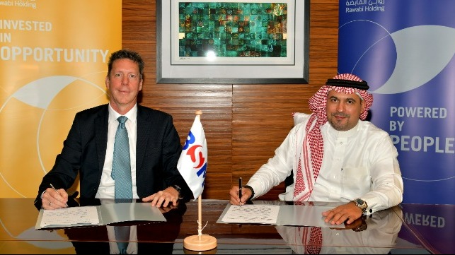 Contract signing with Nick Topham (left), Managing Director of BSM Germany, and Ahmed AlQadeeb, Vice President, Oil and Gas, Rawabi Vallianz Offshore Services © BSM/Rawabi 