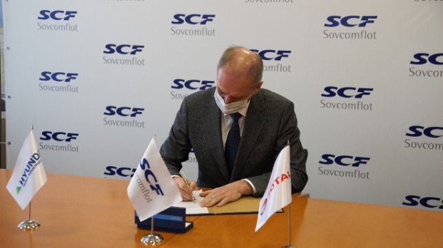 Igor Tonkovidov signing agreement Jan 2021