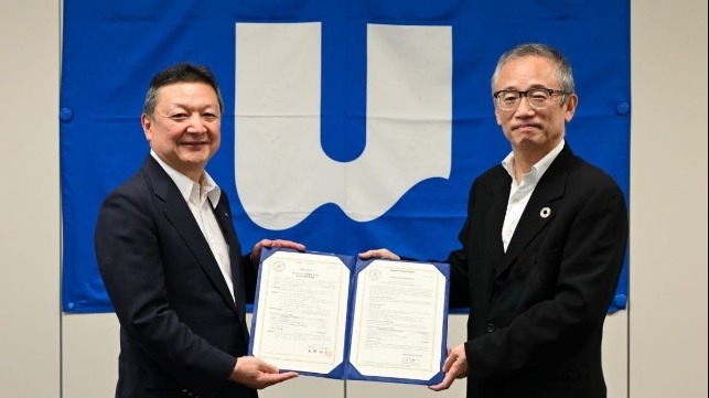 Left: Mr. Toru Fujita, Director/Executive Officer, NSU Right: Mr. Hirofumi Takano, Executive Vice President, ClassNK