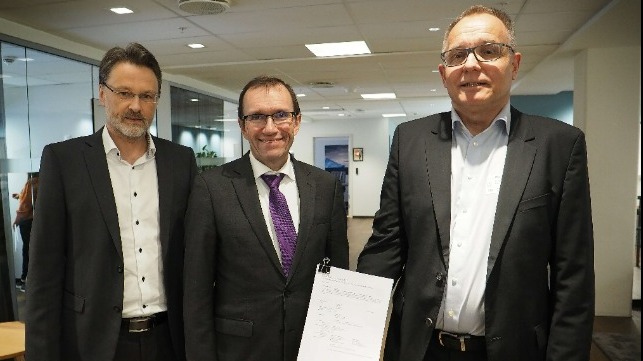 The Nordic Roadmap was launched at the Ministry of Climate and Environment, in Oslo. (L-R Terje Sverud, Head of Section Environment Advisory at DNV Maritime, Espen Barth Eide, the Norwegian Minister of Climate and Environment, and Øyvind Endresen, Environmental Consultant, DNV).
