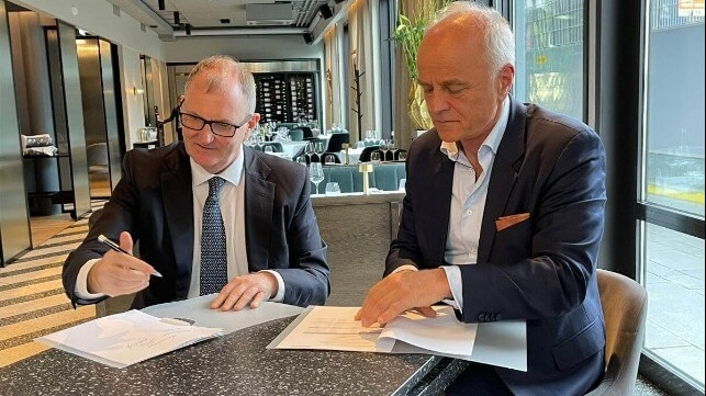 OSM's Chief Executive Finn Amund Norbye (right) and OTG's Non-Executive Chairman Peter Ryan (left) formalising the partnership