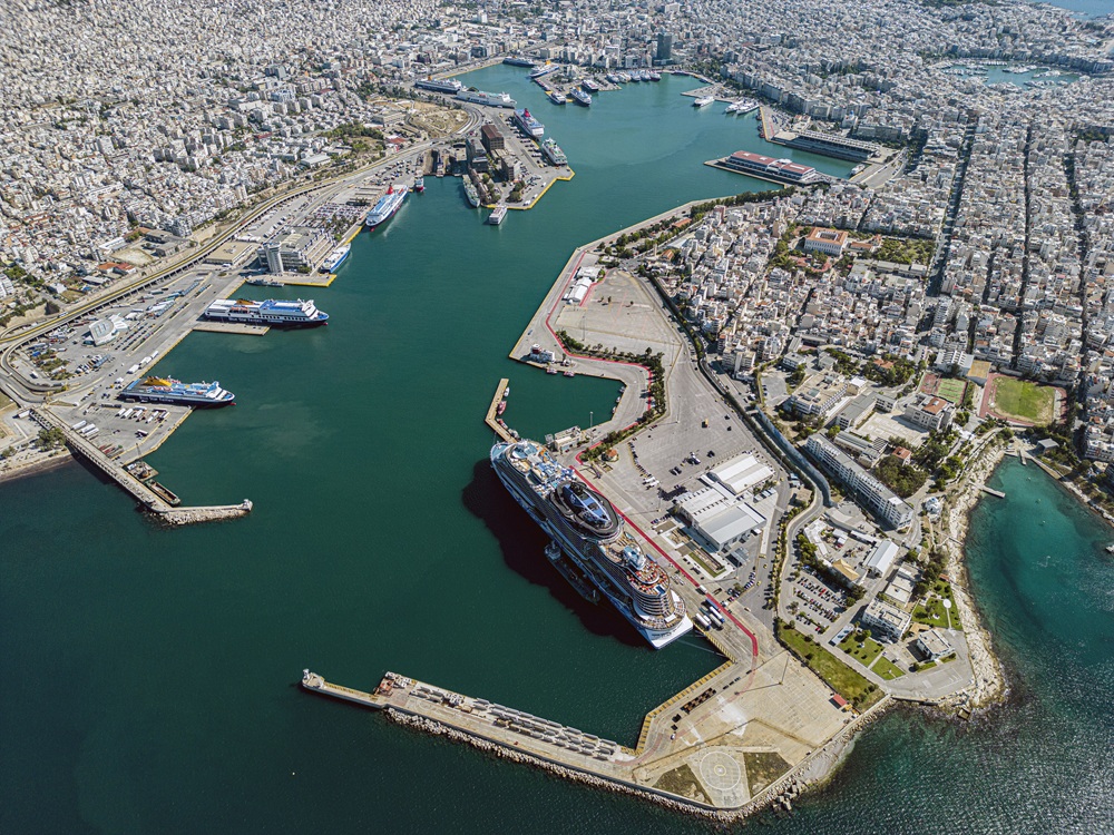 The operator of the port of Piraeus is majority-owned by China COSCO (Apaleutos25 / CC BY SA 4.0)