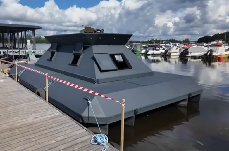 Russian floating sentry box PLOT-40 (Militarnyi / Russian social media)