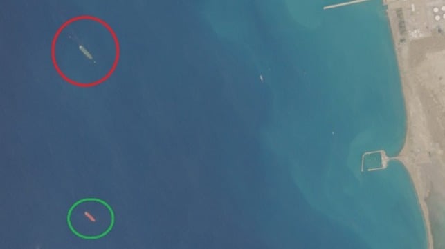 An Aframax (red) loading at the Kooh Mobarak SPM on June 15-16, with Vernon (green) still anchored to the south (Sentinel-2/CJRC).