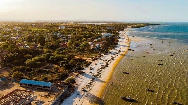 Downtown Bagamoyo's beachfront (Arnold Tibaijuka / CC BY)