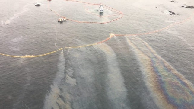 Slicks on the water at the casualty site, 2016 (Heiltsuk First Nation / CCG)