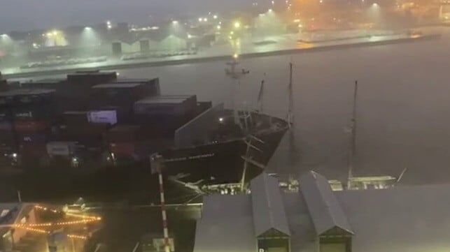 Maersk Shekou hits the Leeuwin II's rigging (ATSB)