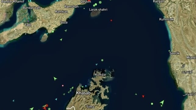 A sole disabled boxship (green dot off of Kumzar) shows the risks of a Hormuz transit in current conditions (MarineTraffic)