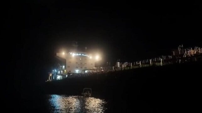 Iranian forces approach the tanker IMO 9255933, currently trading as Jin Li (IRNA)