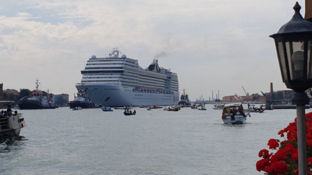 Italy bans cruise ships from Venice